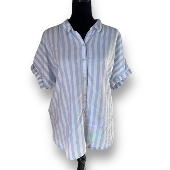 Universal Thread Striped Light Blue Folded Sleeve Button Down Short Sleeve Top - Picture 1 of 8